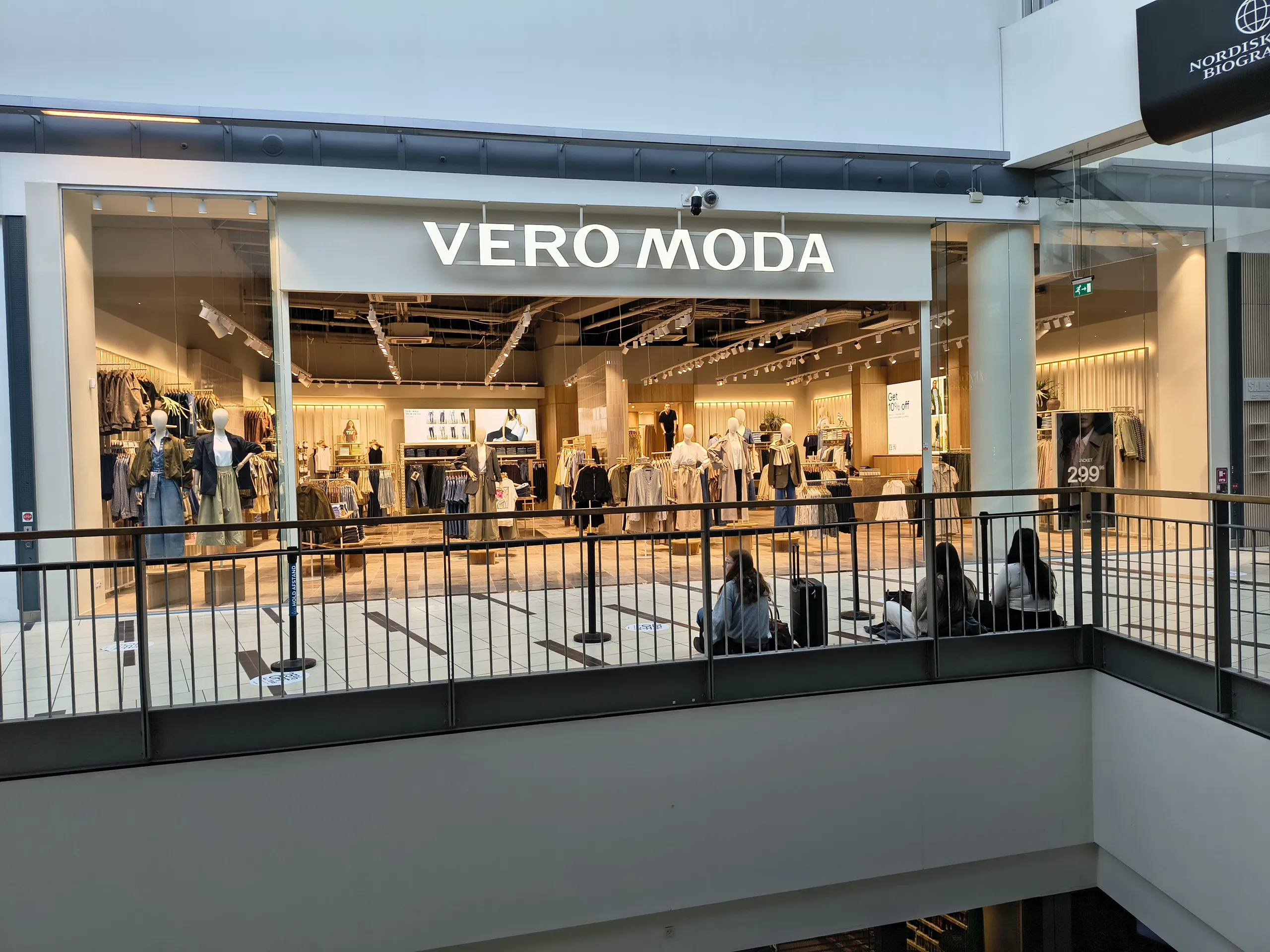VERO MODA butik i moderne shoppingcenter
