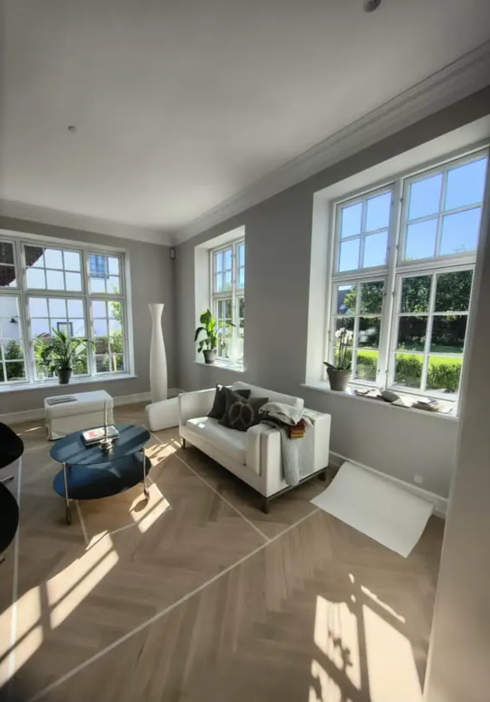 Rum med værktøj og materialer til indvendig renovering og spartling